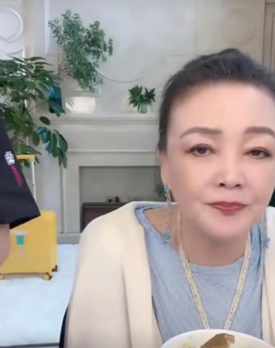 张兰上诉败诉,9.8亿赔款,大S与S妈回京见证荒诞一幕