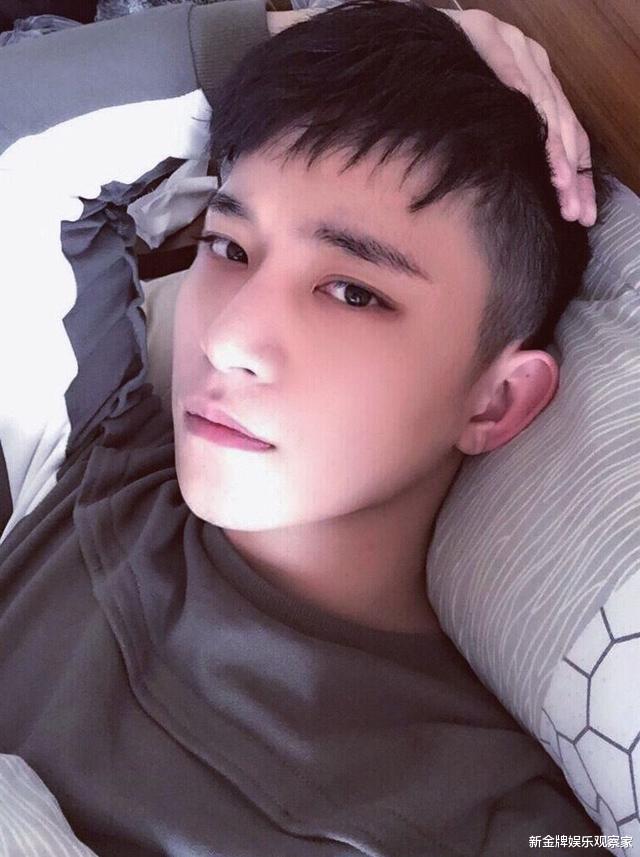 没白夸!尚雯婕工作室点赞吴楚一微博,网友调侃:追星人此刻无憾