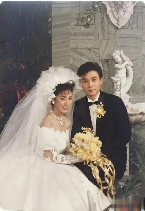 刘松仁|73岁TVB老戏骨曾因跌伤误传中风!娶小20岁空姐妻子至今不生育!