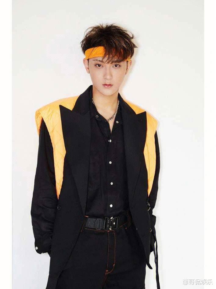 黄子韬深夜怒骂助理，登上热搜引发热议！网友劝其文明用语！