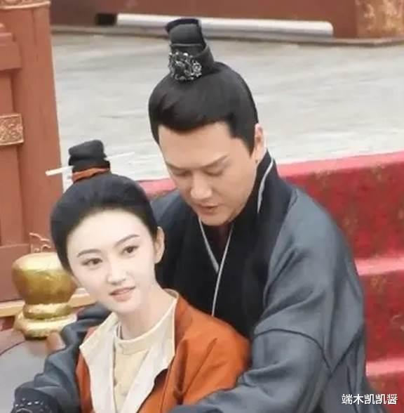 冯绍峰景甜官宣!男方甘愿当小跟班,女方晒合照回应引热议