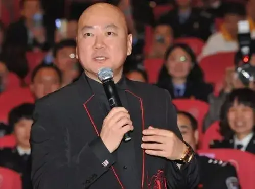 郭冬临|连续20次登春晚，因8个字被索赔1亿，56岁未婚无子，郭冬临如今咋样了