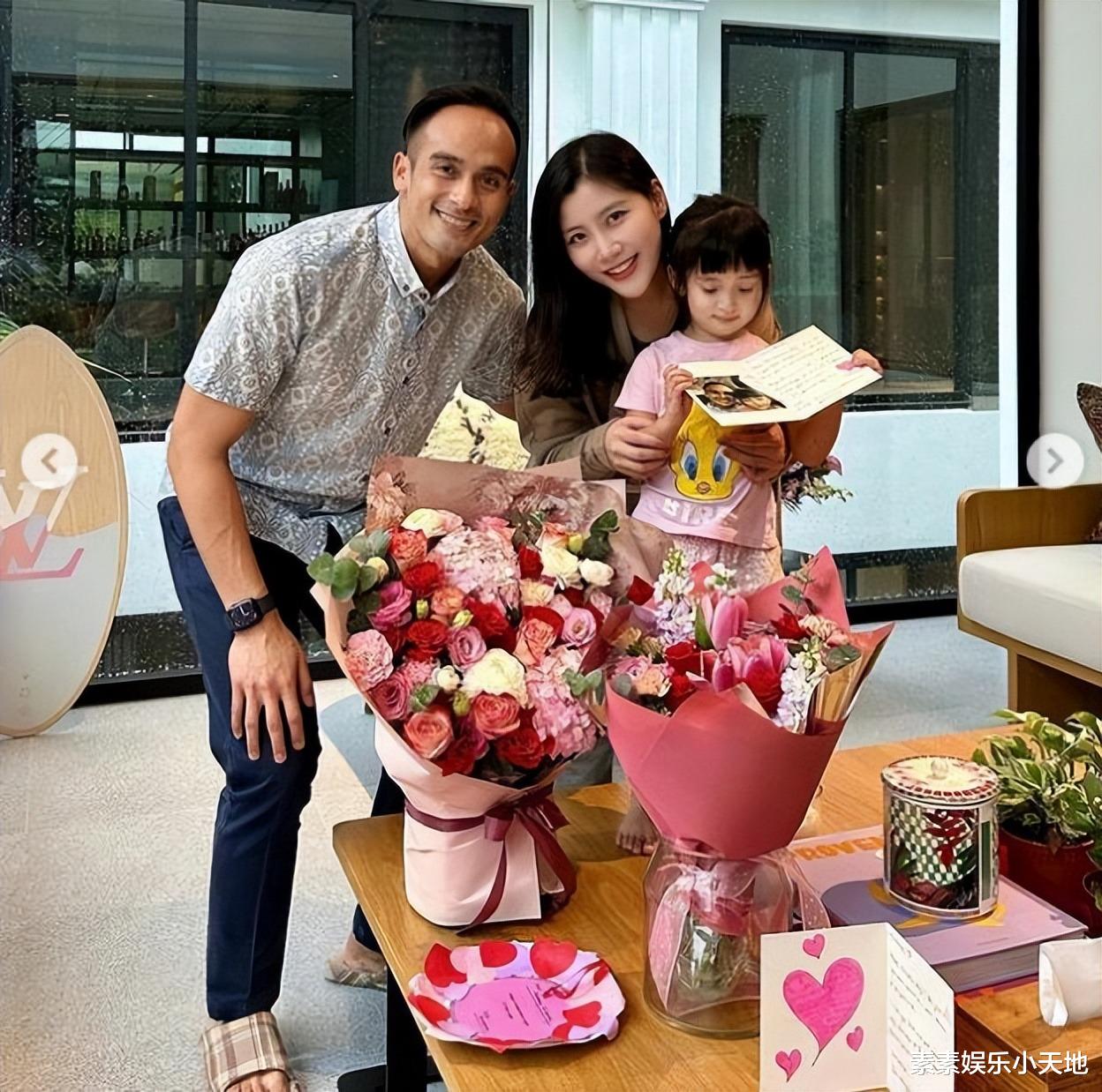 刘德华|刘德华小姨子坐豪华私人飞机旅行,和老公飞到新加坡见闺蜜