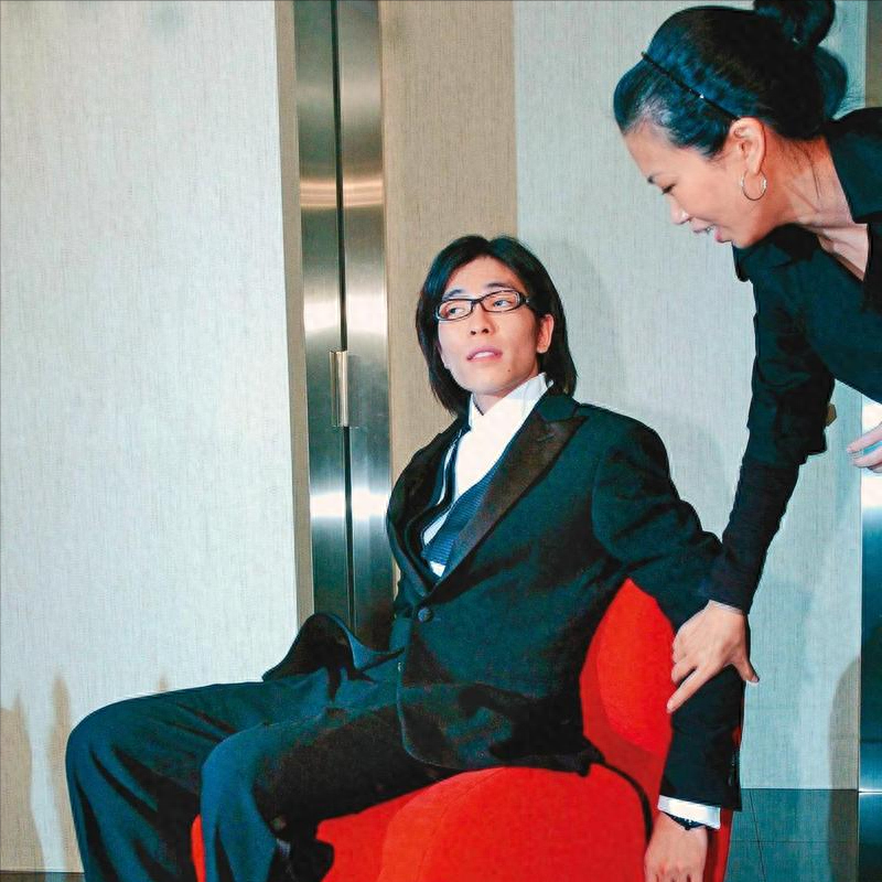 萧敬腾写长文谈新婚，发誓用一生爱老婆，公开中风岳父证婚画面让人泪崩