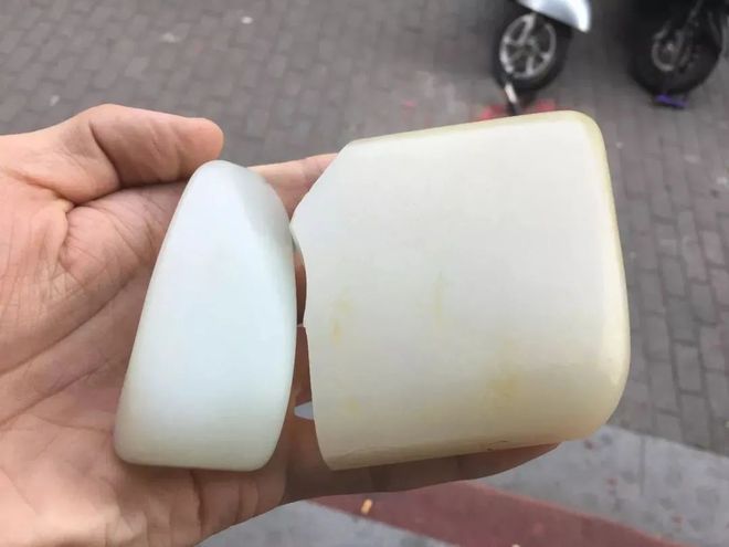 |还是不玩和田玉了,一个白度都这么麻烦