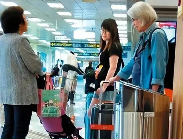 林靖恩|台湾\爷孙恋\婚后现状：妻子临盆没奶粉钱，大40岁老公卖唱片养家！