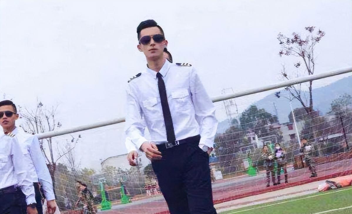 公然对女明星爆粗口,节目现场惹怒何炅,年纪轻轻的他很狂