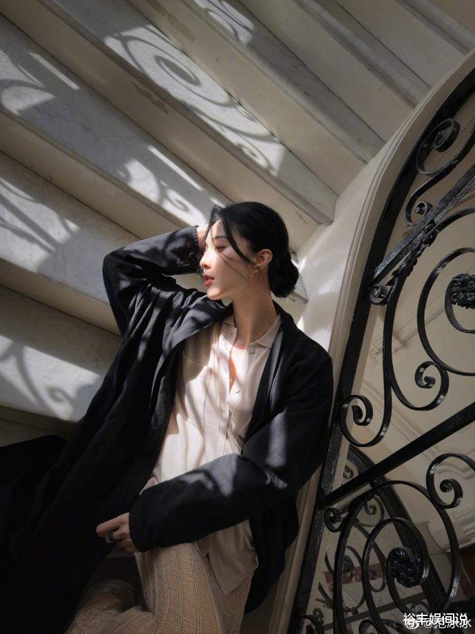 董洁与范冰冰法国聚餐！氛围和国内没差别，董洁头骨和鼻子获称赞