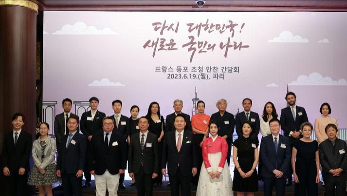 穿搭指南 韩国第一夫人在法国晚宴上穿韩服！晚宴造型太惊艳，把大家惊艳到