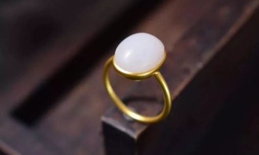 |和田玉到底是什么颜色的？