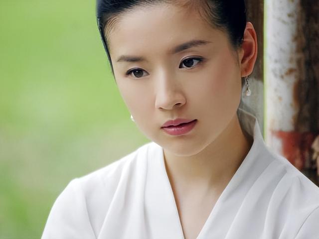 条件不符就别演“情妇”了,43岁董洁告诉你,什么是教科书式撩汉