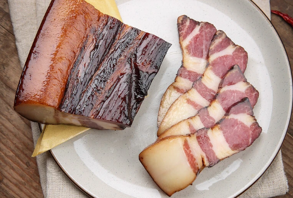 腊肉|晒干的腊肉,别直接放冰箱!教你2个土方法,放1年不变味,还更香