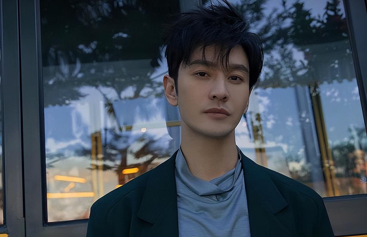 没料到,杨洋塌方后,黄晓明再一次走红,现在才看到他多“精明”