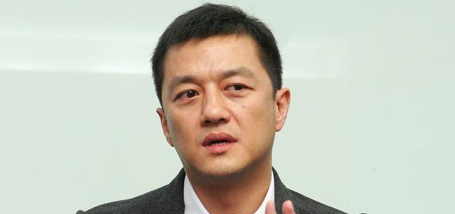 李亚鹏|李亚鹏欠债4千万被限制高消费,禁搭飞机怒改乘廉价火车