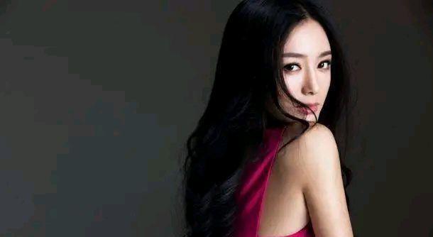 秦岚|面对“整容”传闻,秦岚一句:只打瘦脸针,似乎站不住脚