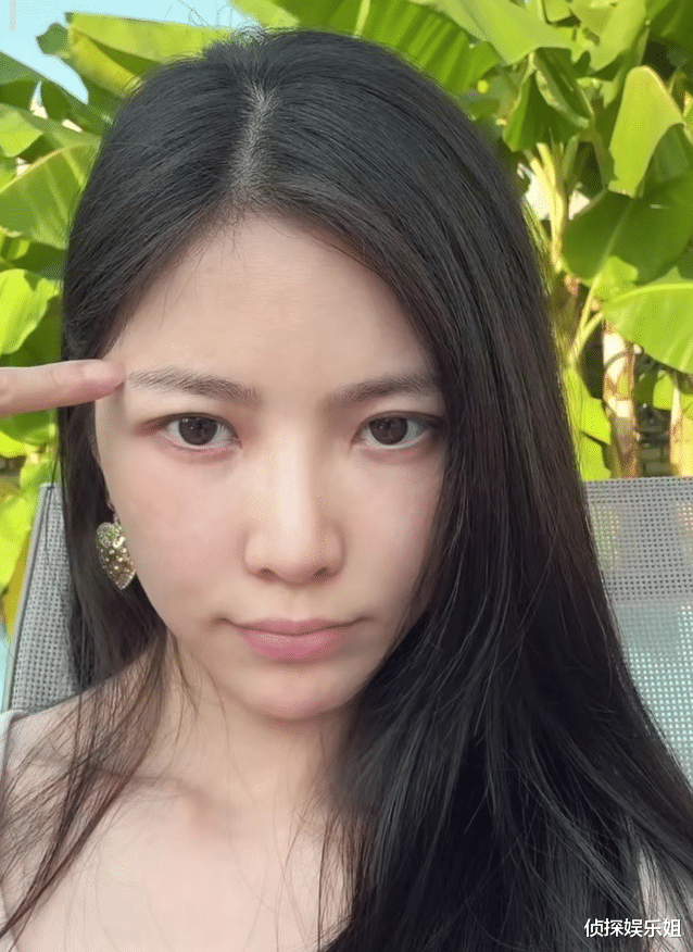 杜淳老婆自信公开全素颜，脸上雀斑明显超真实，“妈生脸”美翻了