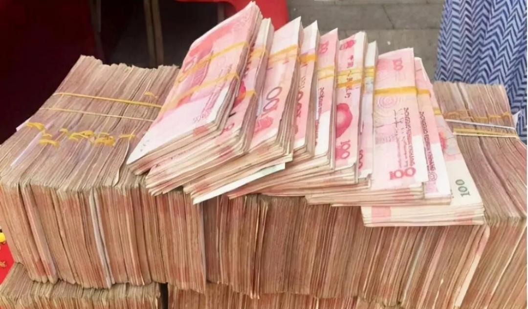 2009年，湖北贪污女老总坐牢11年出狱，为何不到两年就跳楼自杀？