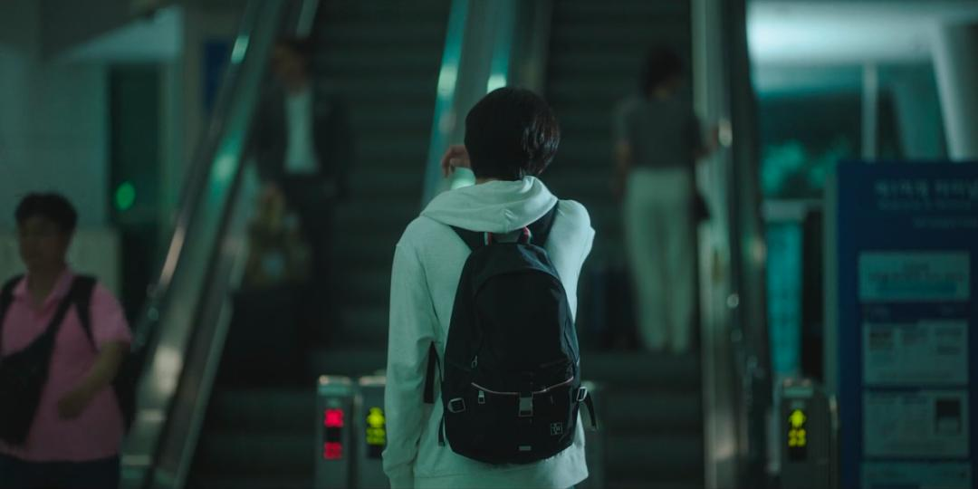 校园欺凌|同是校园霸凌题材,和《黑暗荣耀》相比,疯批少年不输黑暗大女主