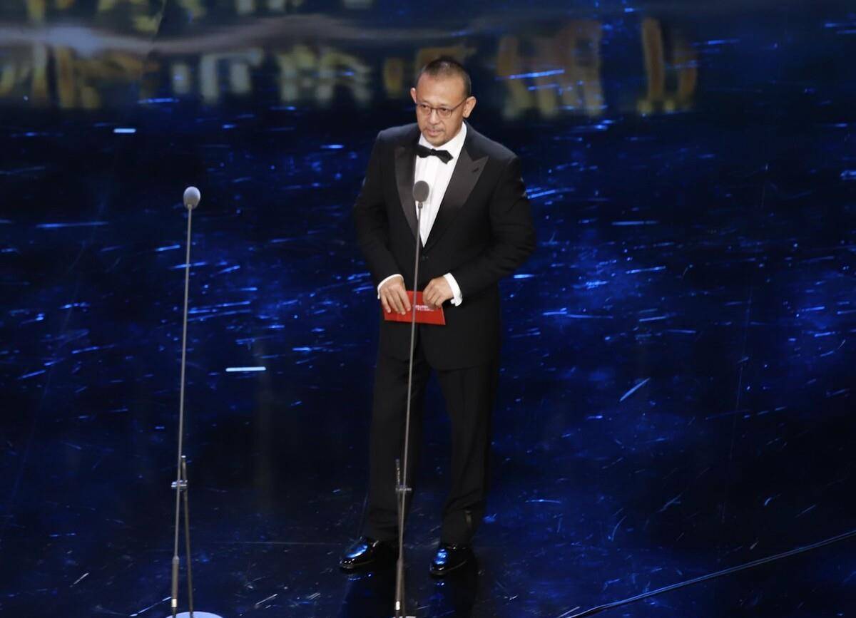 爱过宁静、与刘晓庆因戏生情的姜文，却被一个“悍妇”拿捏一辈子