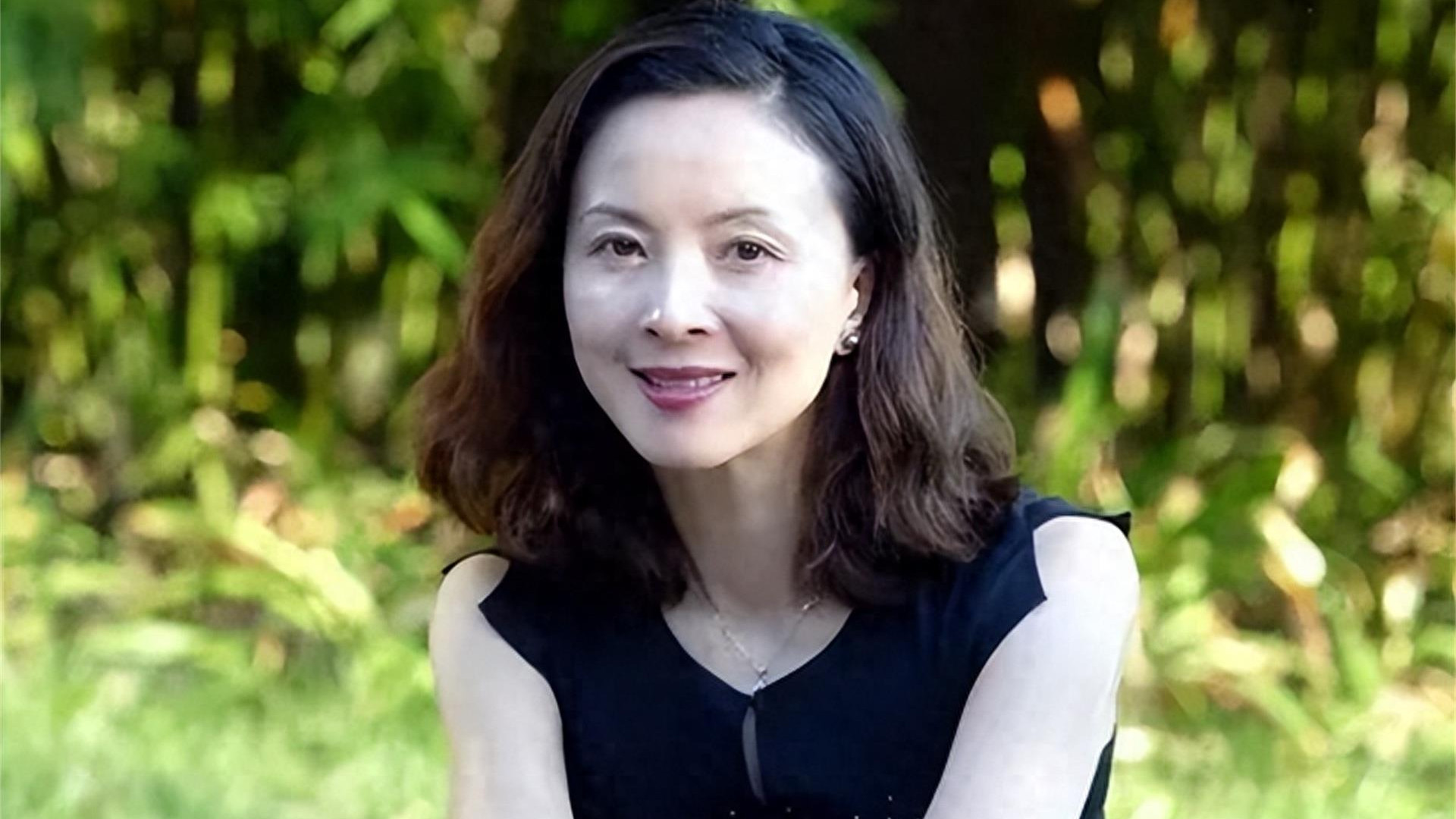 周洁临死前苦求刘晓庆，花27万美元从美包机回国，仅3天后去世！