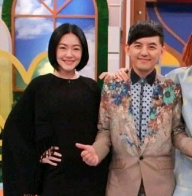 汪小菲笑逐颜开陪伴一双儿女,大S小S姐妹被爆料后自顾不暇!