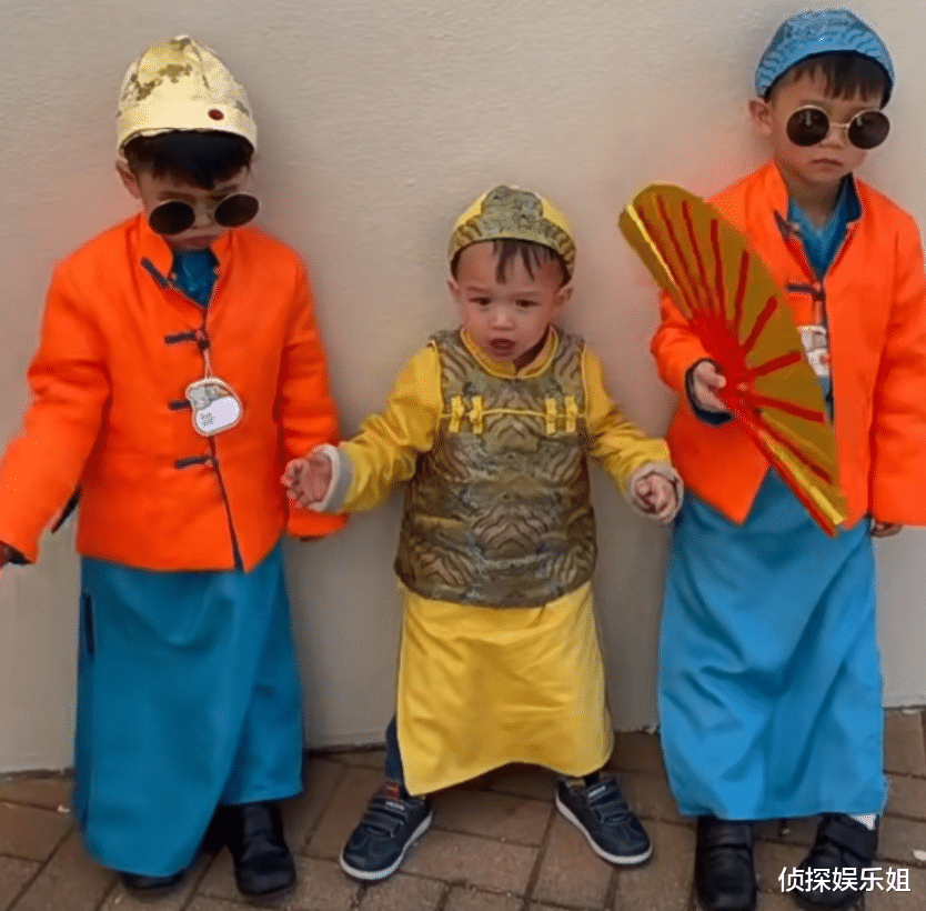 胡杏儿|胡杏儿老公晒一家五口过年，孩子们穿唐装给爸妈拜年，仪式感超足