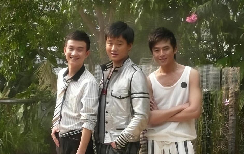 金主入狱，佟大为失踪2年！严屹宽一句话，再次将他推上了风口浪尖