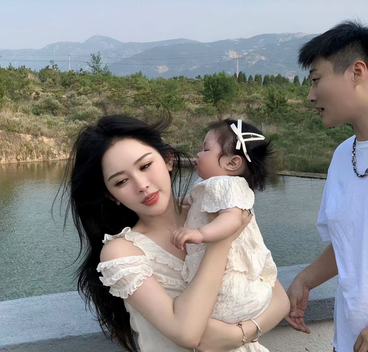 国民老公王思聪恋情再掀波澜,与已婚宝妈亲密无间,50 万礼物