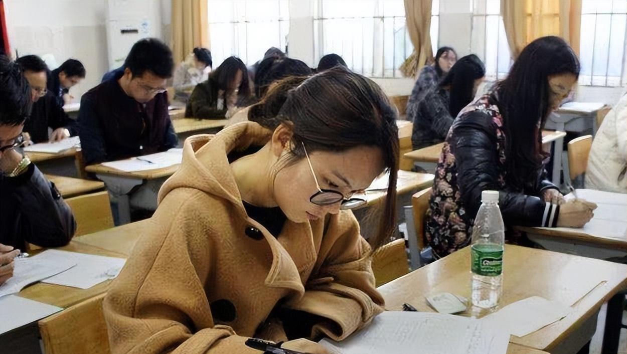 招聘|“无编制”公务员成为新风向，要求跟以往不同，待遇却让人很心动