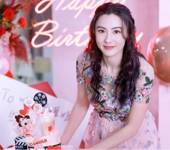 张柏芝癌晚期照疑曝光？儿子早已被前夫带走，三胎儿子不知去向