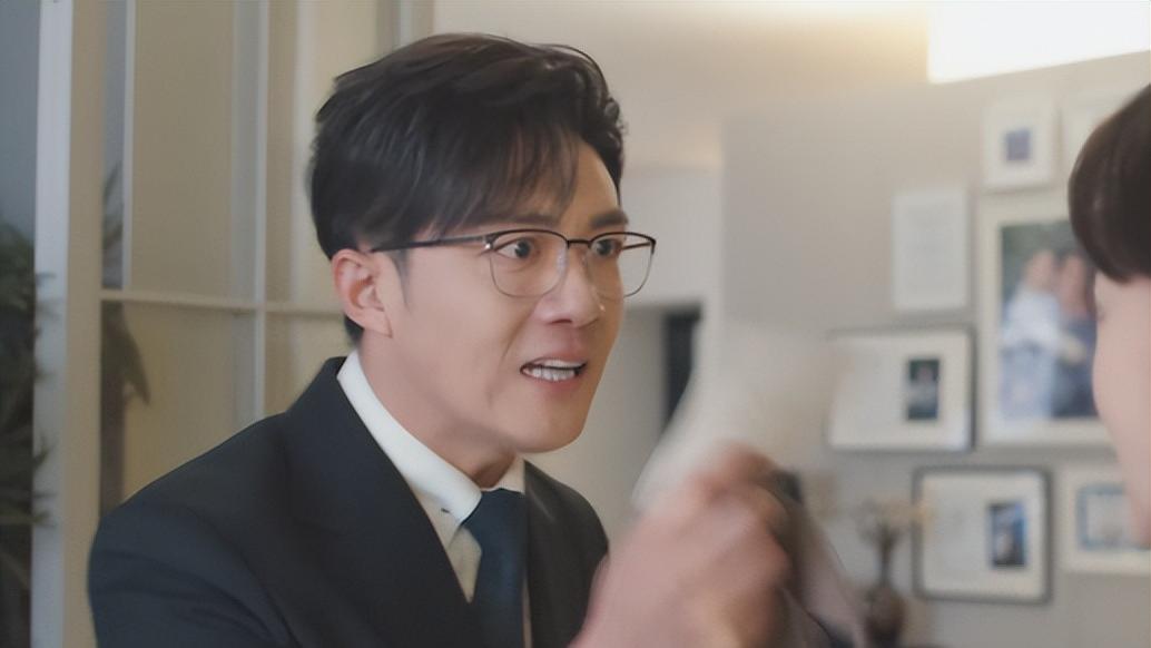 全程瞪眼，表情狰狞，张小斐带来金鸡影后“教科书式”演技