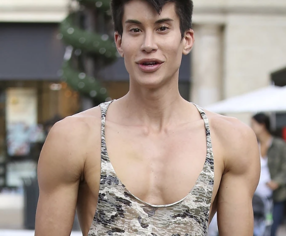 “芭比男友”贾斯汀:整形上百次,在后背植入翅膀,如今怎样了?