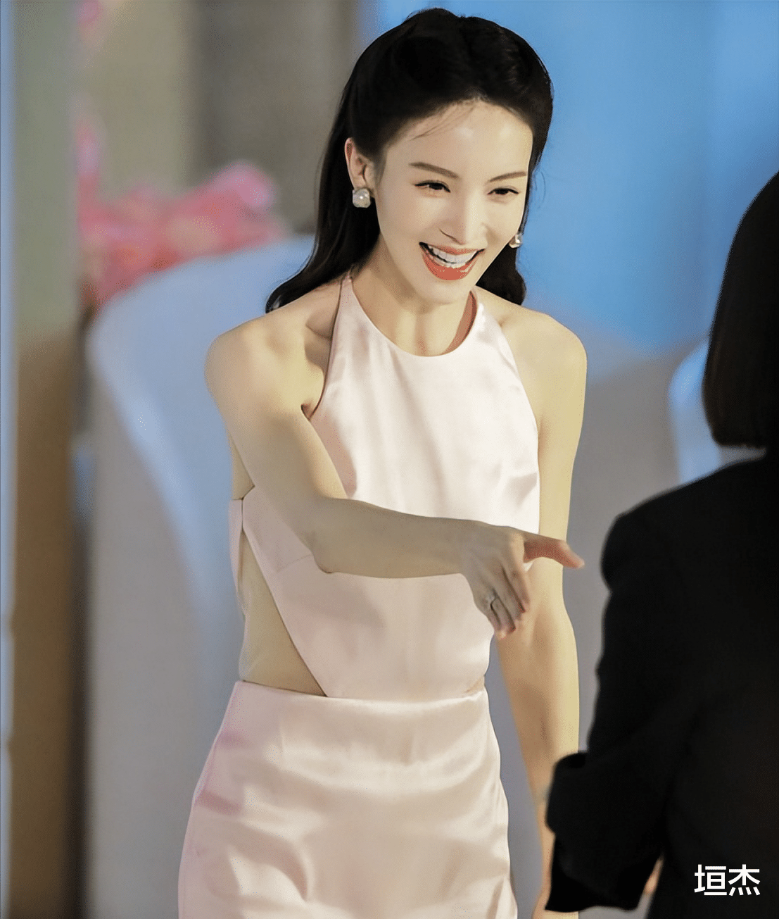 郑秀文|瘦脱相的10位女星：皮肉流失，行走的骷髅，瘦成纸片人真的不好看