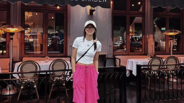 跨栏女神吴艳妮又起风波！巴黎度假摆拍依旧满脸不屑，网友群嘲：没啥出息