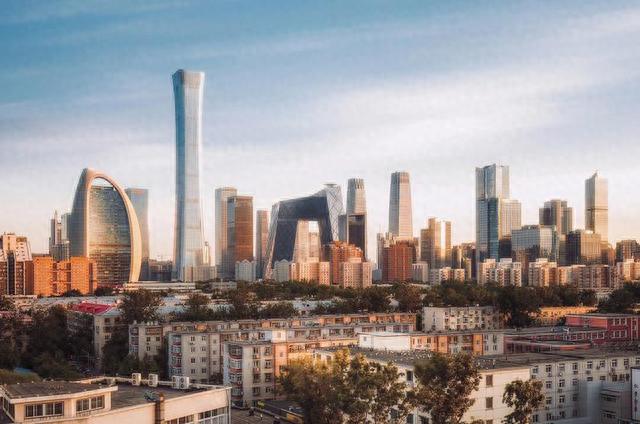 37岁知名男演员现状：搭档孙俪，如今住10平米小破房，不能上厕所