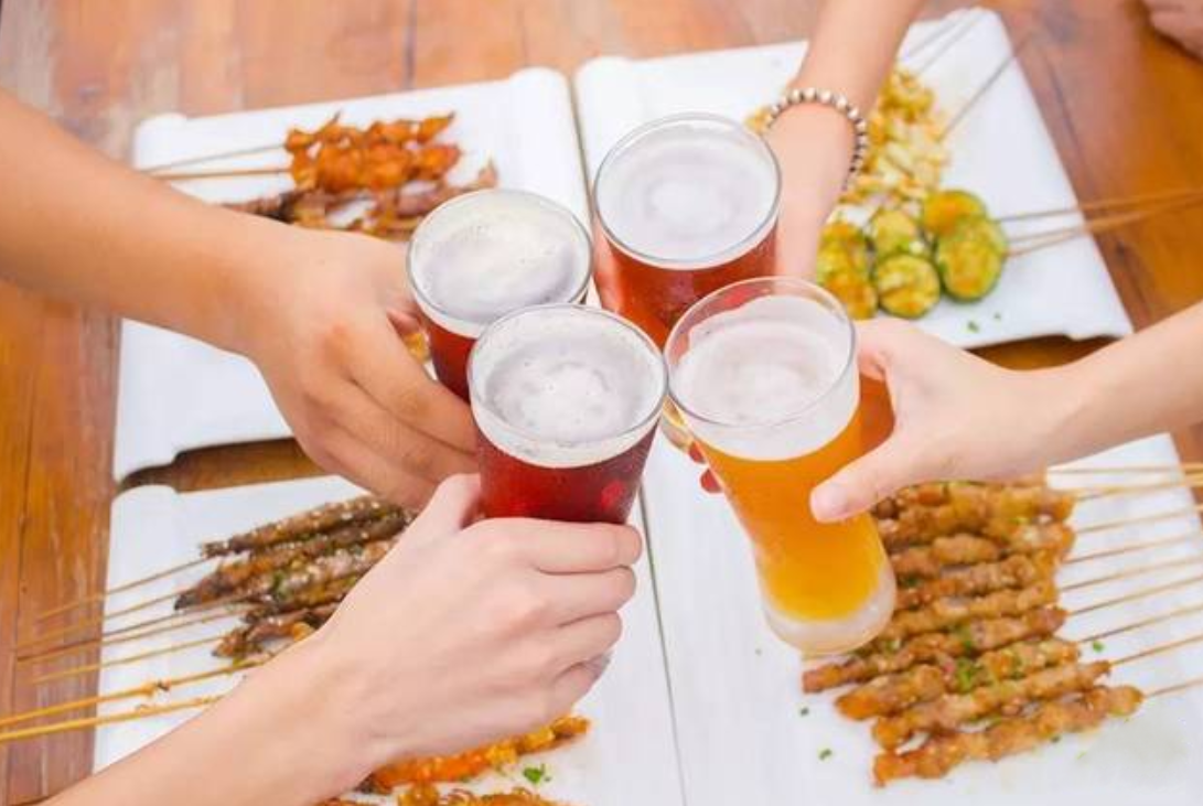 啤酒|三伏天将至，喝白酒还是喝啤酒？给你需要的建议
