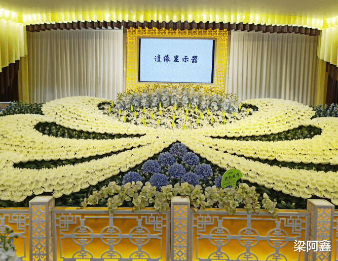 |殡仪馆搬尸工:烧尸体铲骨灰一天1000,只敢干半天,过不去那道坎