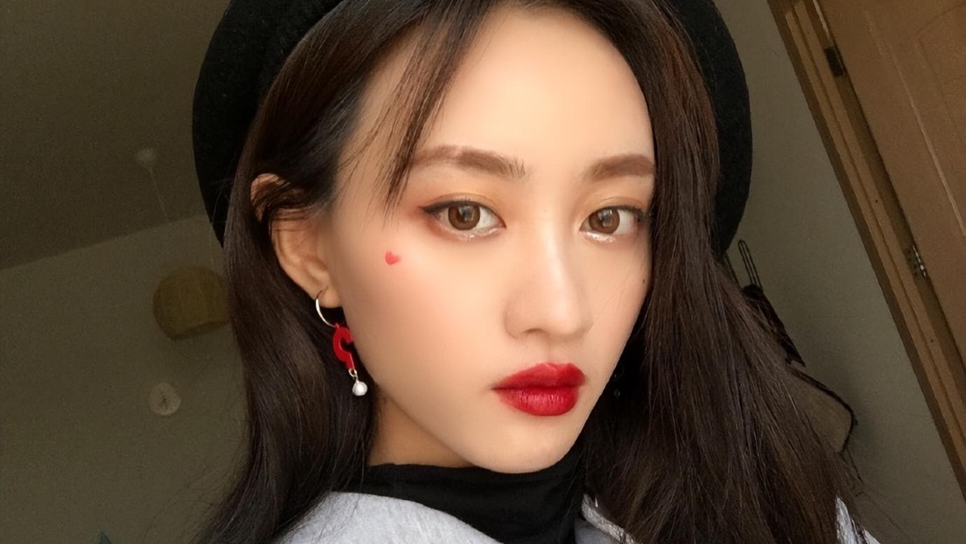 黄婷婷|黄婷婷成失信人！拒付350万违约金，扯掉了娱乐圈最大一块遮羞布