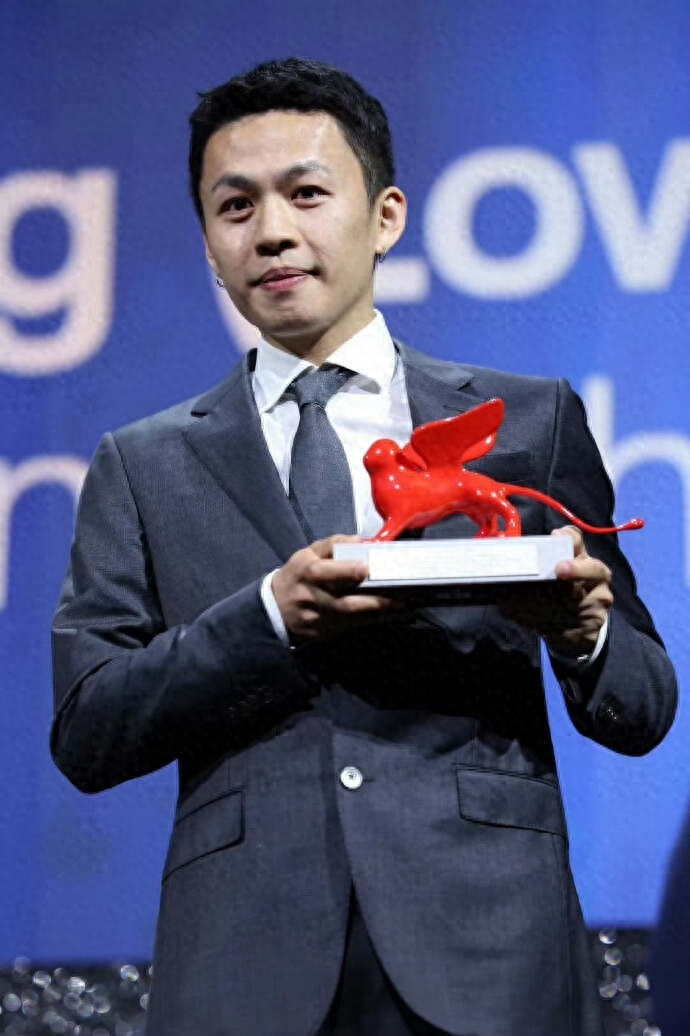 知名男星官宣恋情!出道至今获得过金马奖,网友:官宣方式太甜了