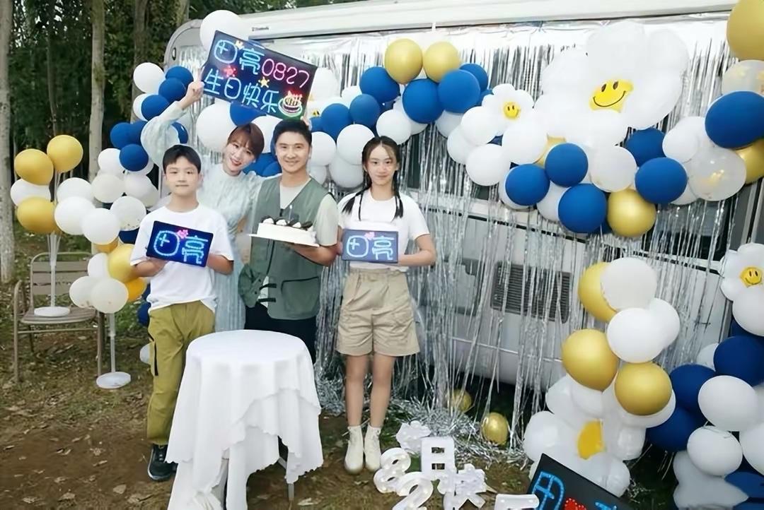 田亮|网友新加坡偶遇田亮，携妻子与好友聚餐，近状发福明显脸胖了一圈