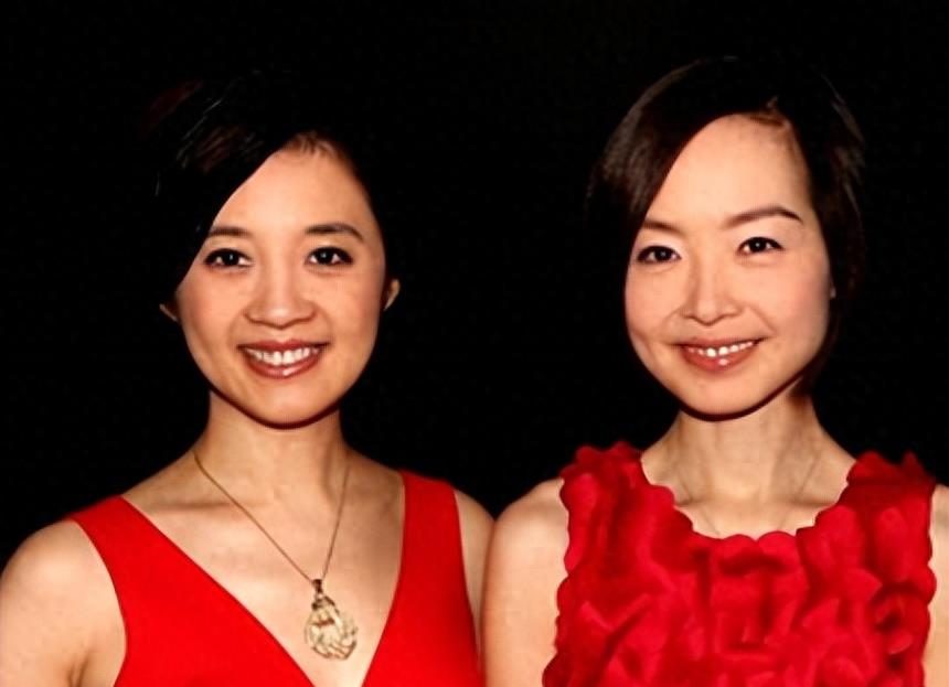 自爆与两名女主持同眠一张床,当了十年的地下情人,56岁还没玩够