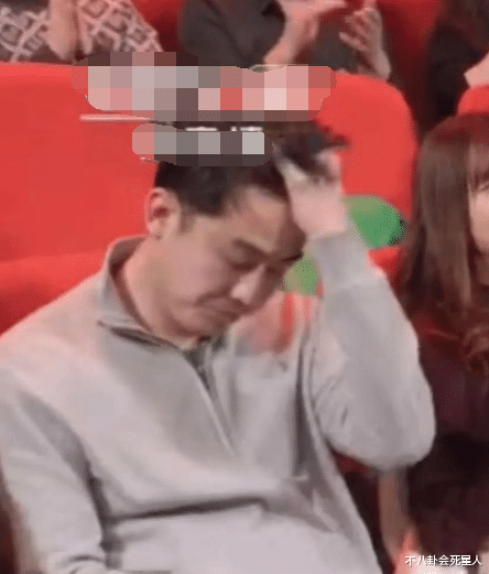 春晚|春晚舞台5个背后的细节:原唱坐台下、主持人抢点、观众的表情