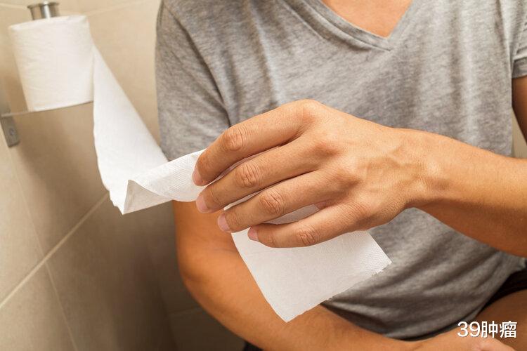 肠癌|经常放屁是身体排毒？出现2种症状需警惕，或是癌或疾病的预兆