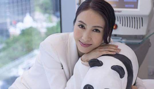 黎姿|黎姿:嫁给大15岁的跛腿富豪,一家5口3人残疾,风光背后有心酸