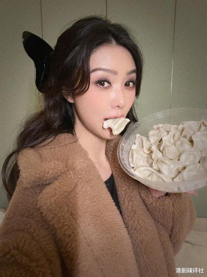 薛凯琪|香港女星北上打拼突逢巨变一肩挑,晒吃面视频遭网友怒轰摆拍假吃