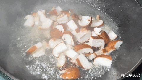 莴笋|一把扁豆角和仨鸡蛋做简单美味，加香菇，色香味俱佳，好做又好吃