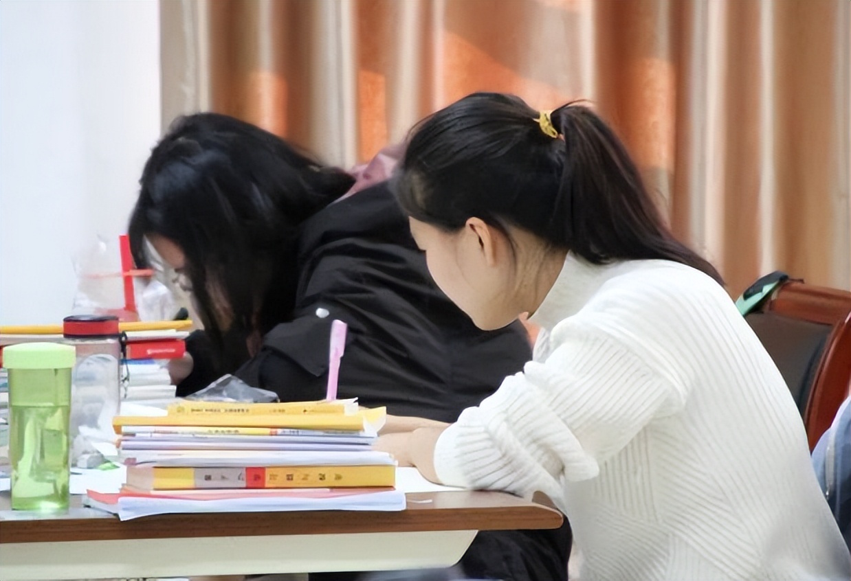 许多|“不工作不结婚，看着就愁人”，我们成小孩眼里的“奇怪亲戚”了