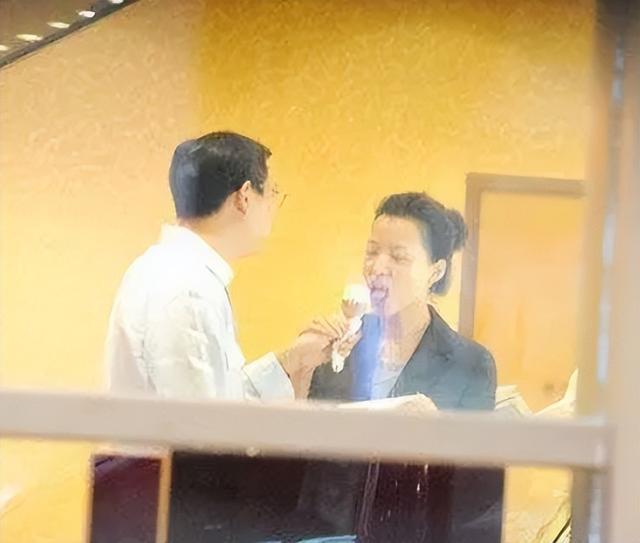 董卿|“央视一姐”董卿,为自己的“虚伪”付出了代价