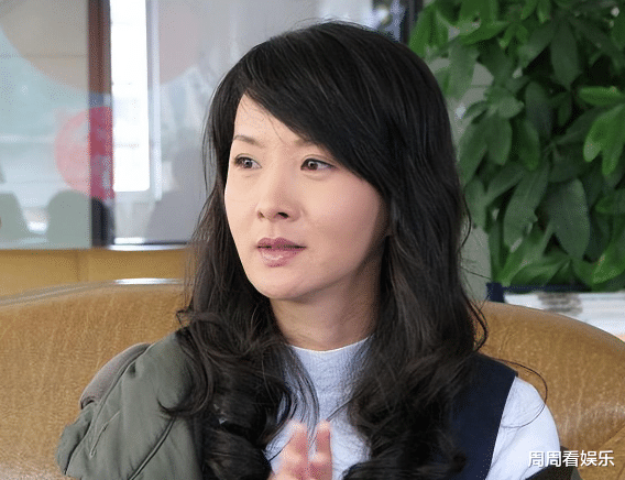 曝50岁演员谢兰定居美国,回国捞金遭驱赶,满脸油光爆痘不敢认