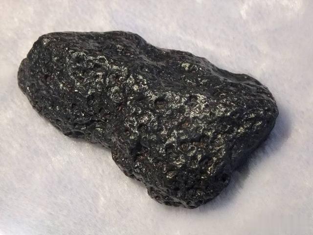 文玩|揭秘“异类文玩”陨石的详细种类、真假分辨以及具体的价格